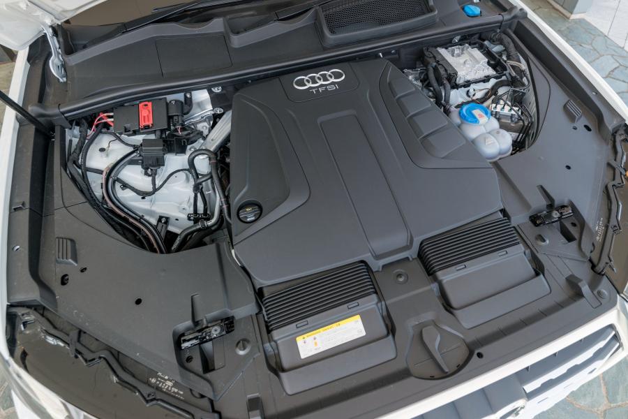Моторный отсек Audi Q7 2.0 TFSI Quattro (4M) 2016 года  (JP) (фото 6 из 8)